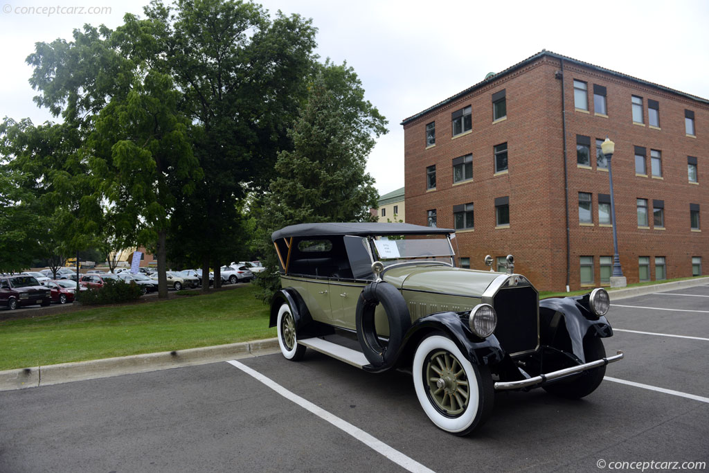 1928 Pierce-Arrow Model 36 background image